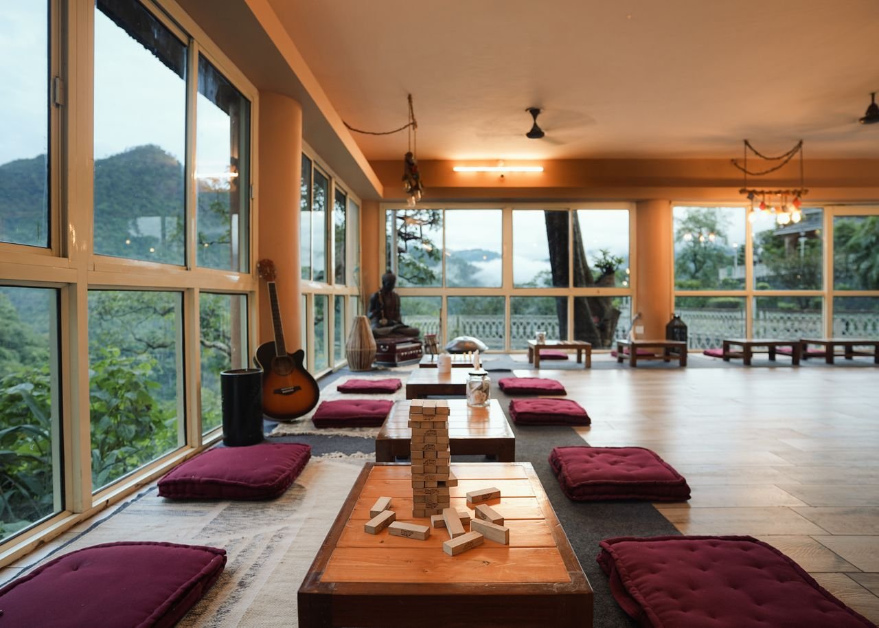 about-02 A tranquil meditation space in Rishikesh overlooking lush mountains, perfect for relaxation.